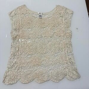 Cream crochet top with a boho vibe 20"ptp and 23" long